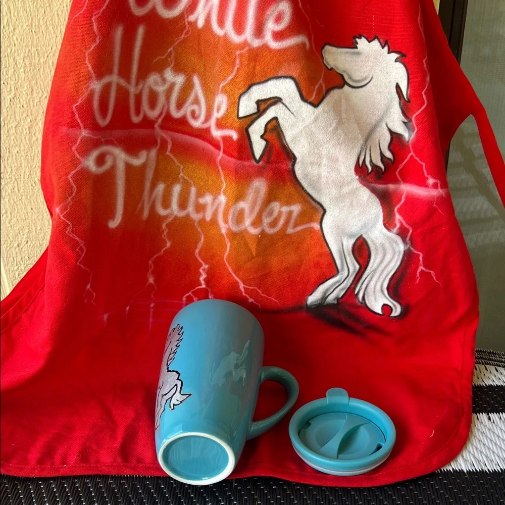#0656 * White Horse Thunder Blue Travel Mug 16 0z 473 ml